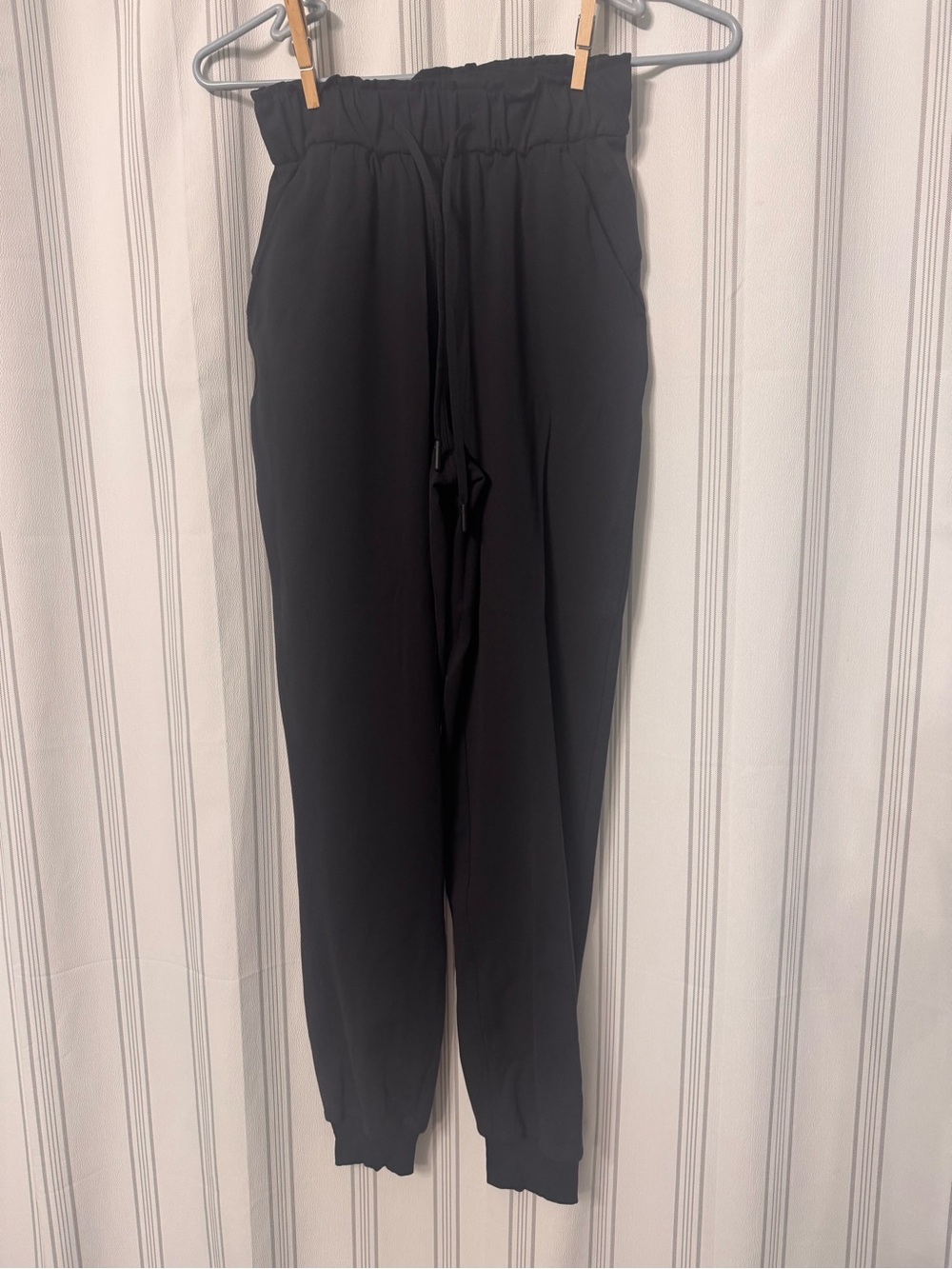Women’s Lululemon License To Train Black Jogger Pants Size 0